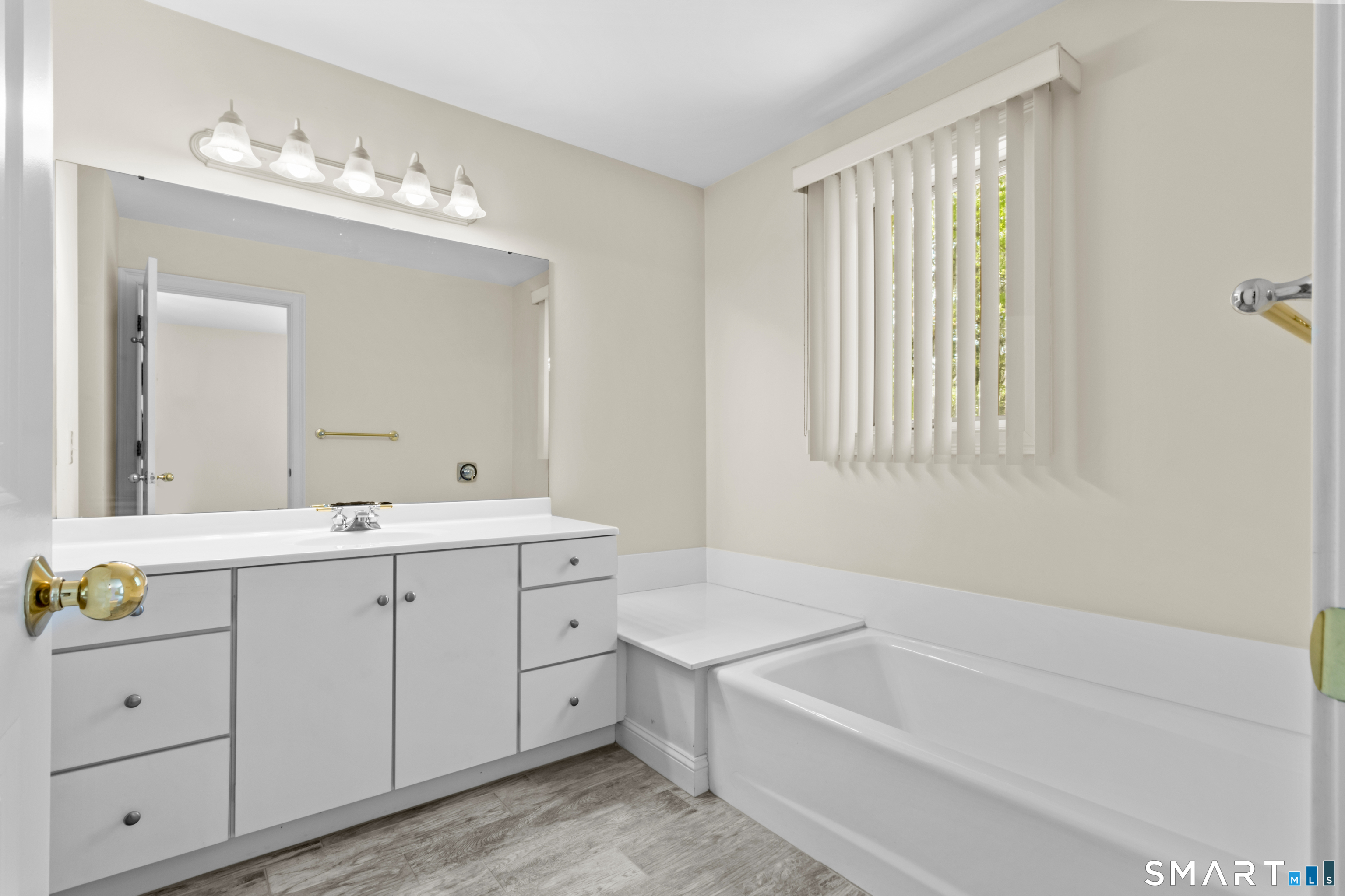1 Greenwich Lane 1