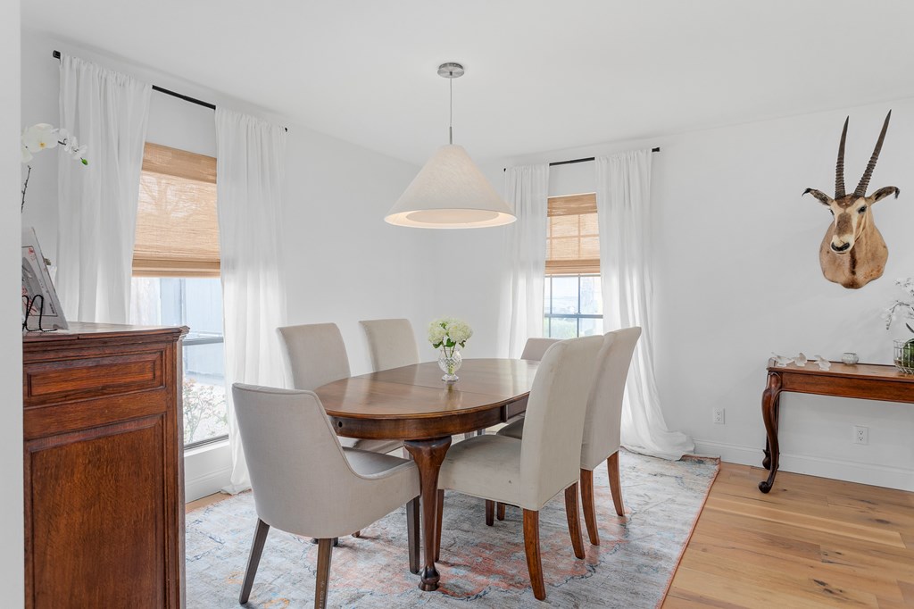 1305 Warbler Dr