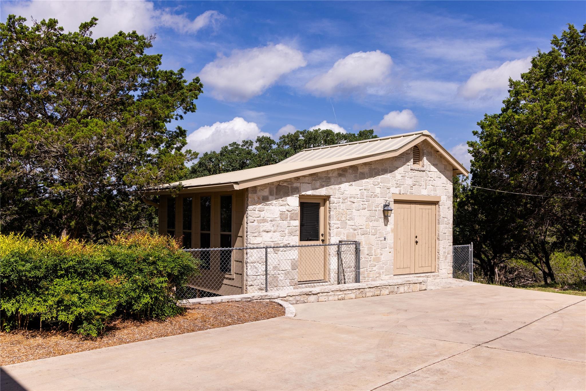 125 Deer Haven LN W
