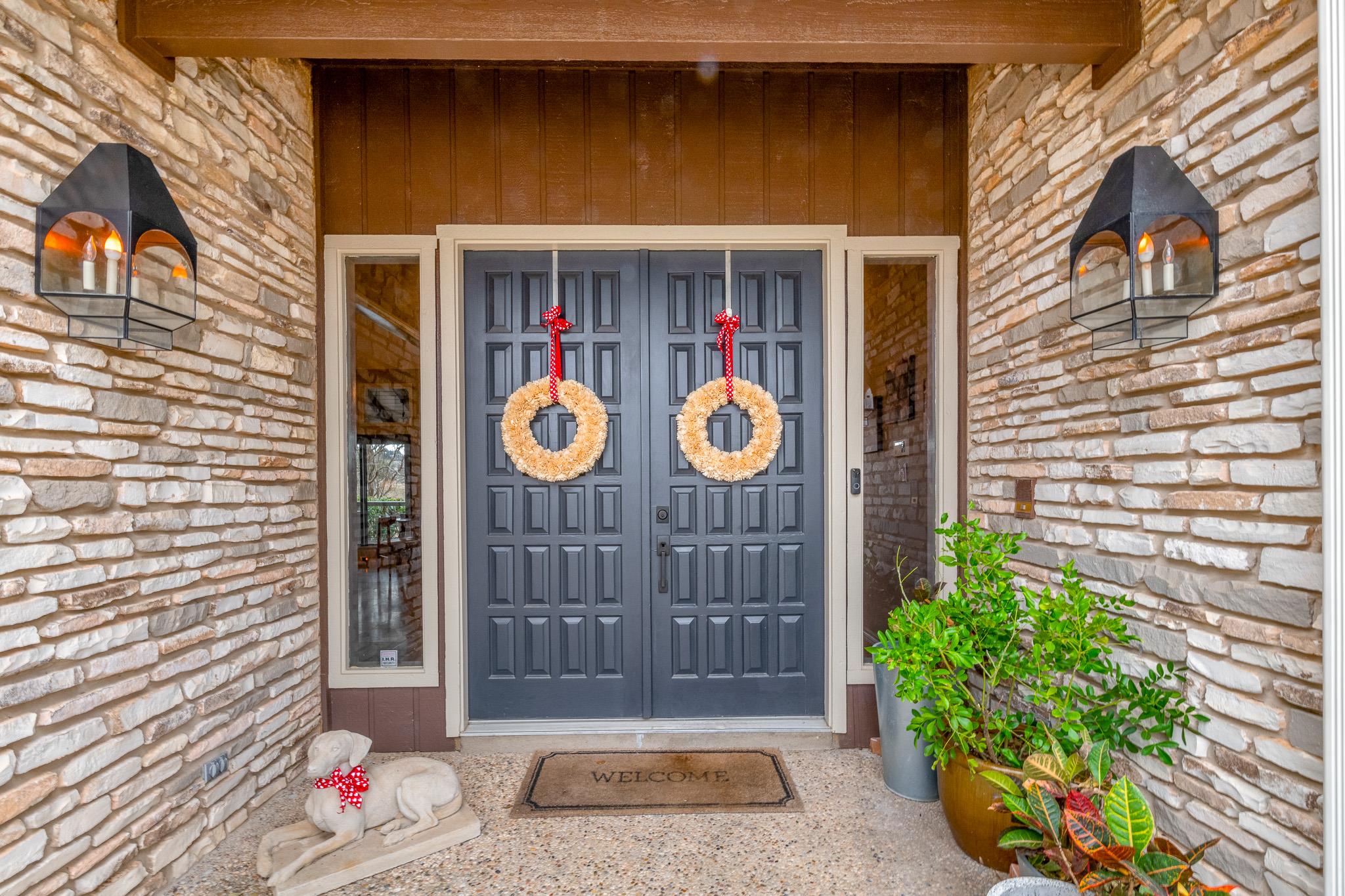 717 Oakland Hills LN