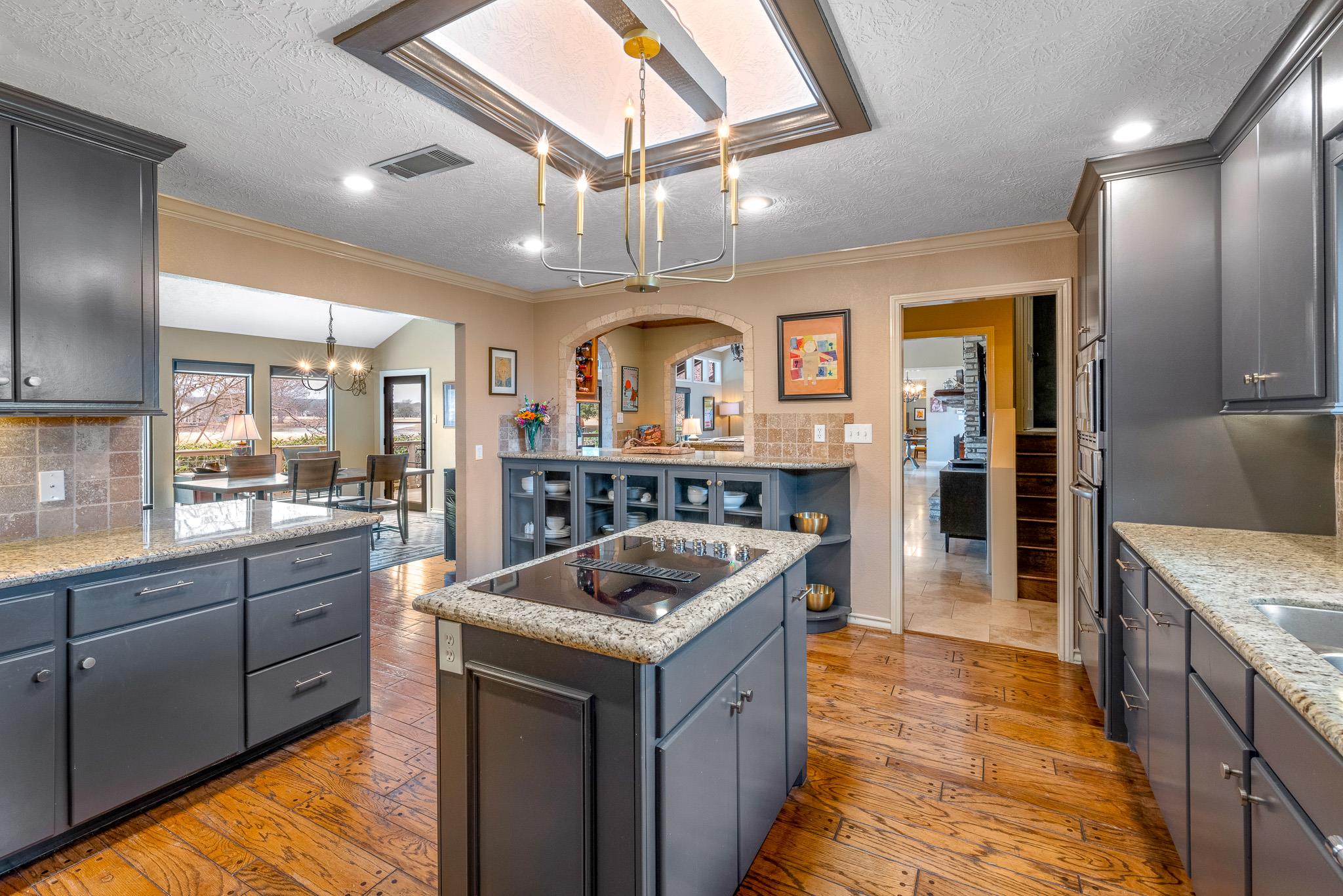 717 Oakland Hills LN