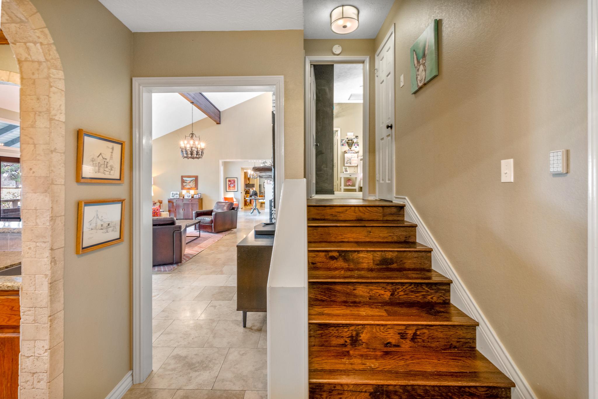 717 Oakland Hills LN