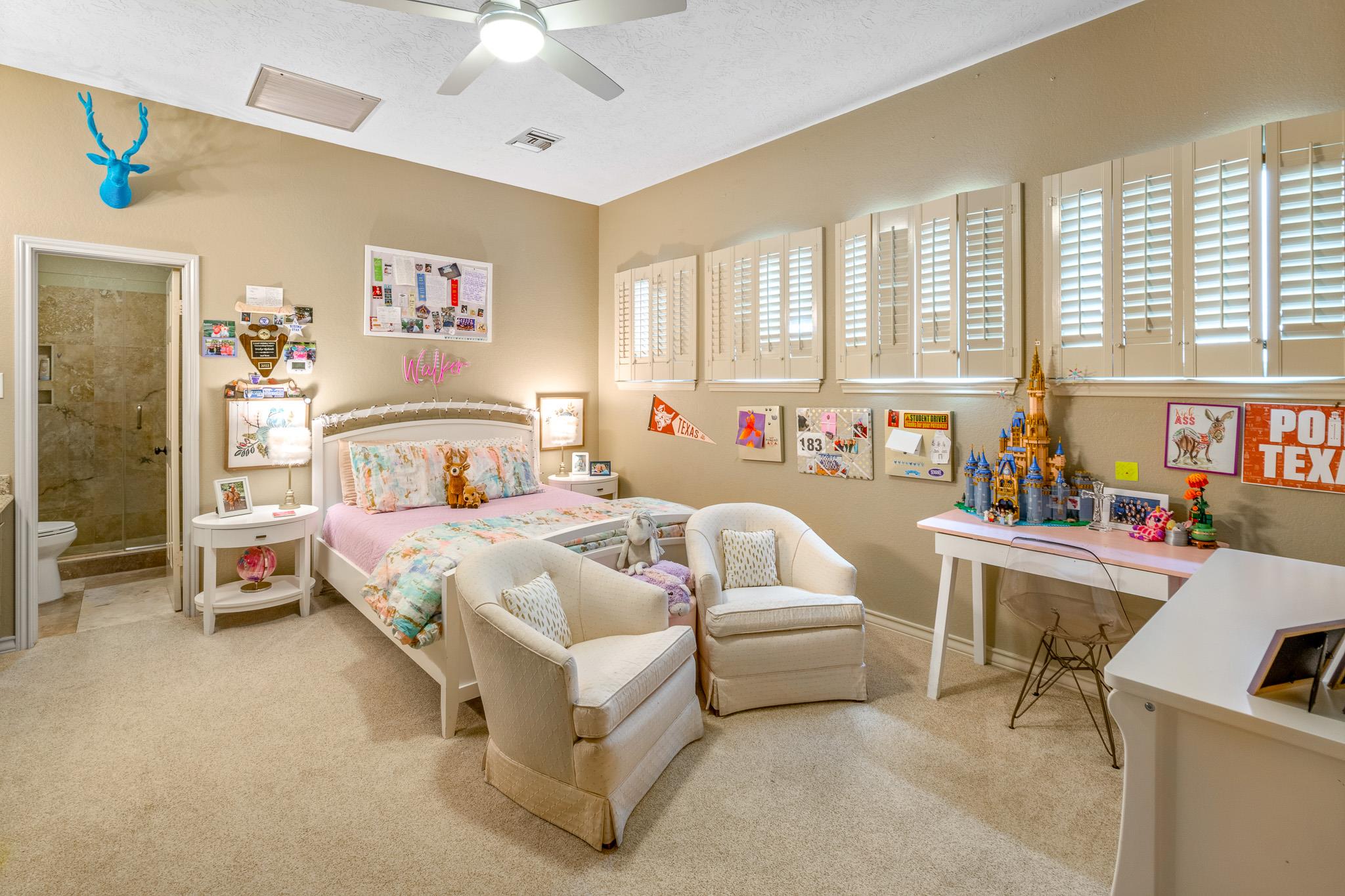 717 Oakland Hills LN