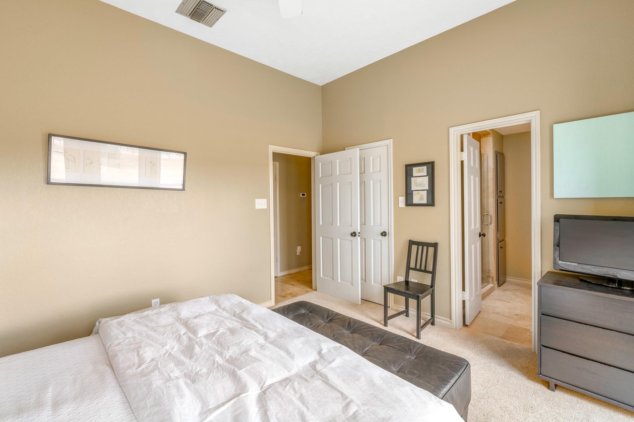 717 Oakland Hills LN