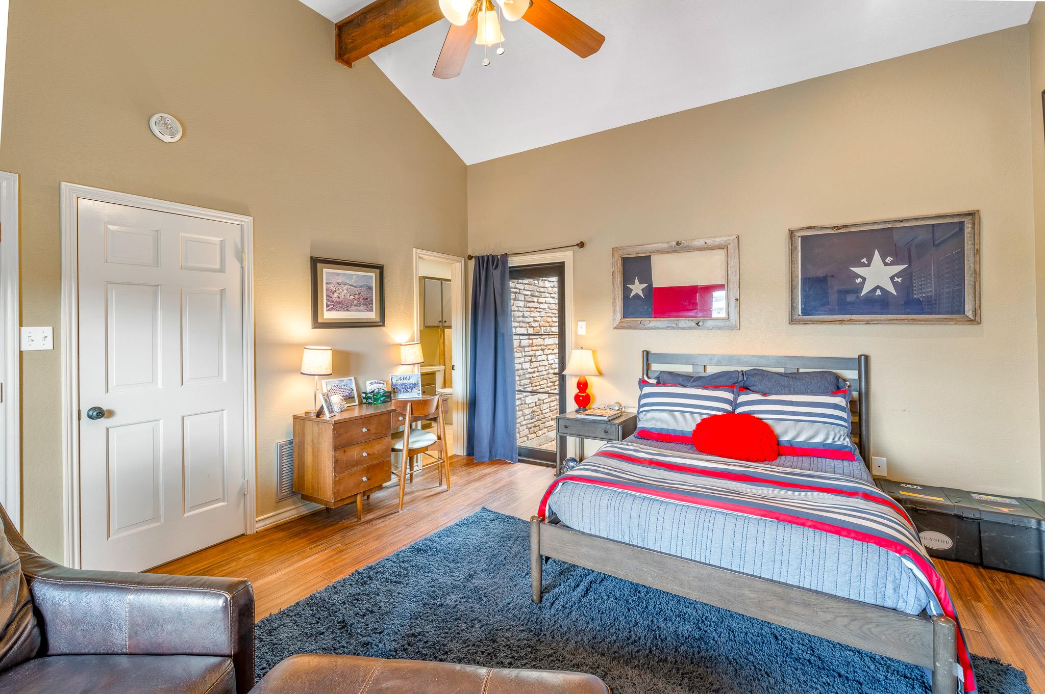 717 Oakland Hills LN