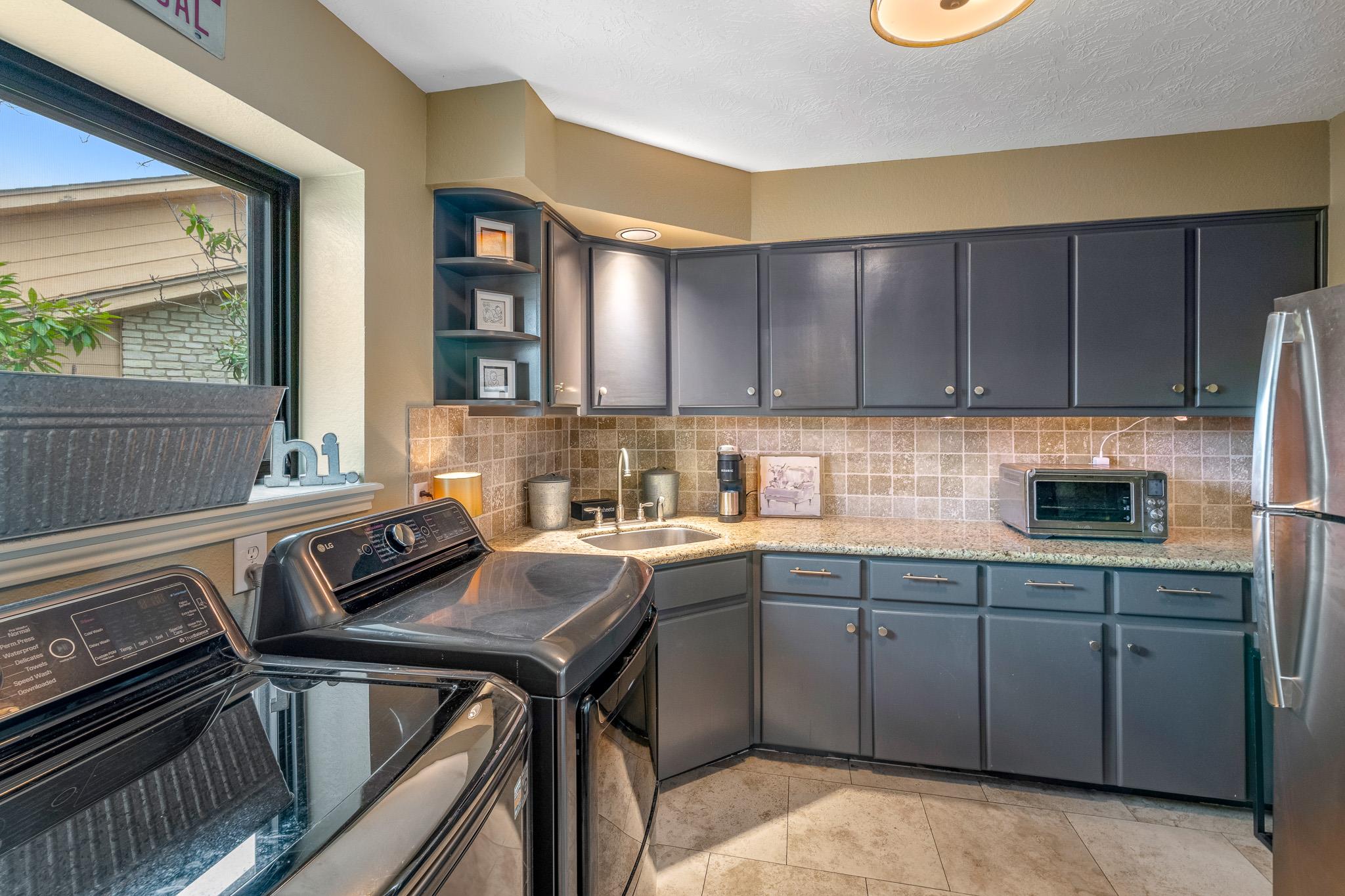 717 Oakland Hills LN