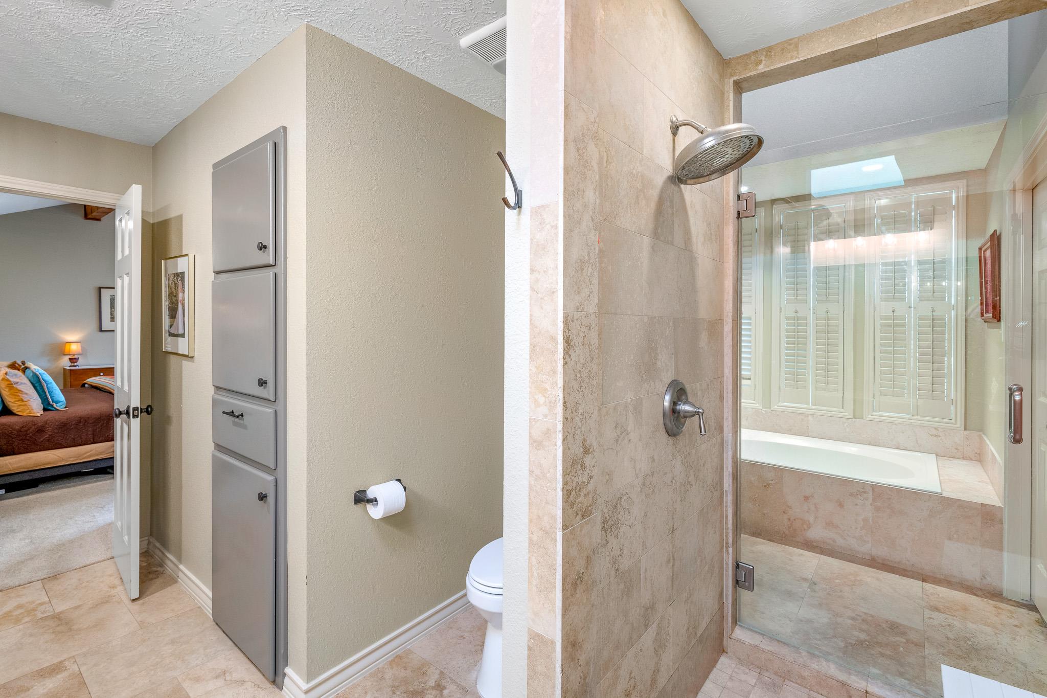 717 Oakland Hills LN