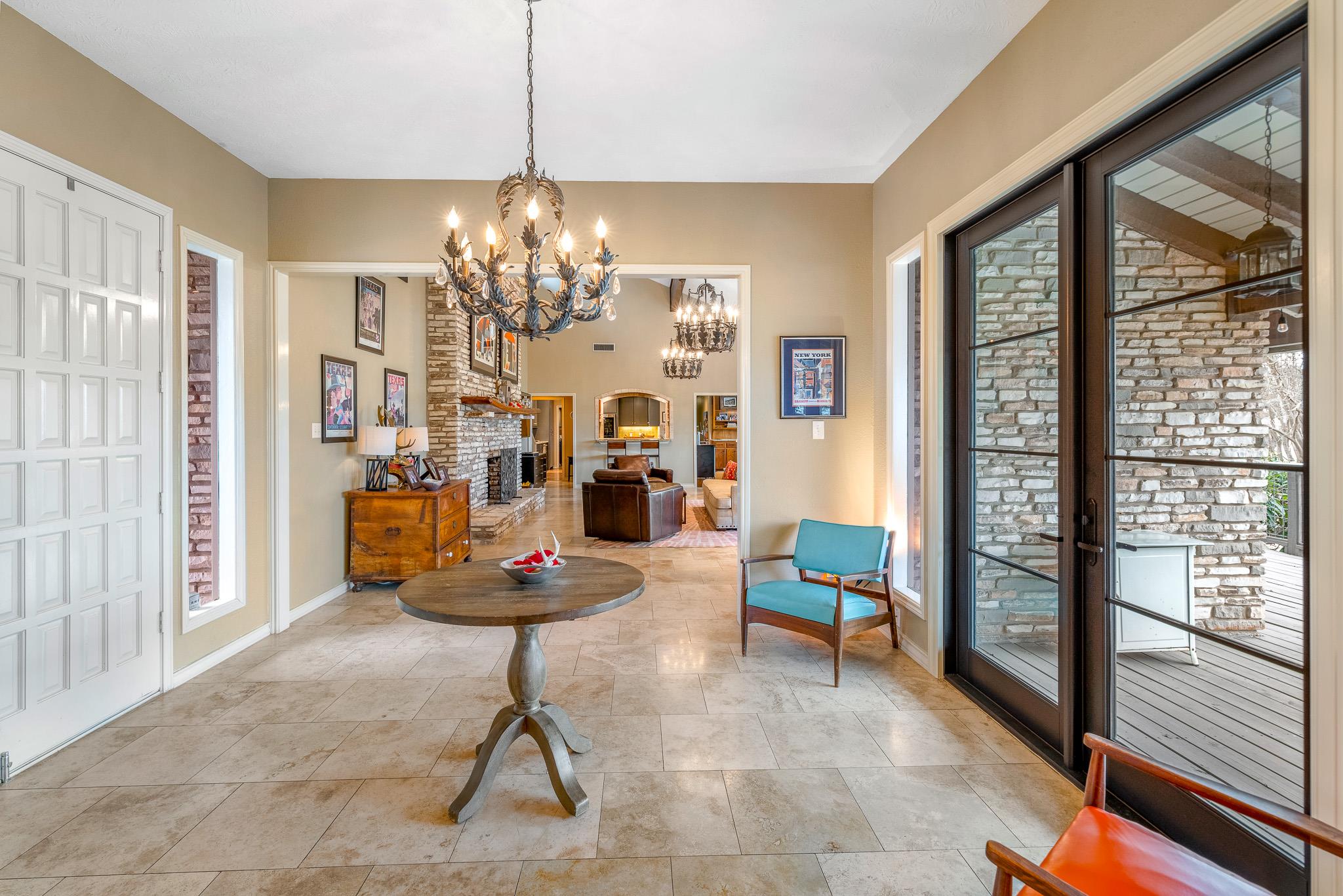 717 Oakland Hills LN