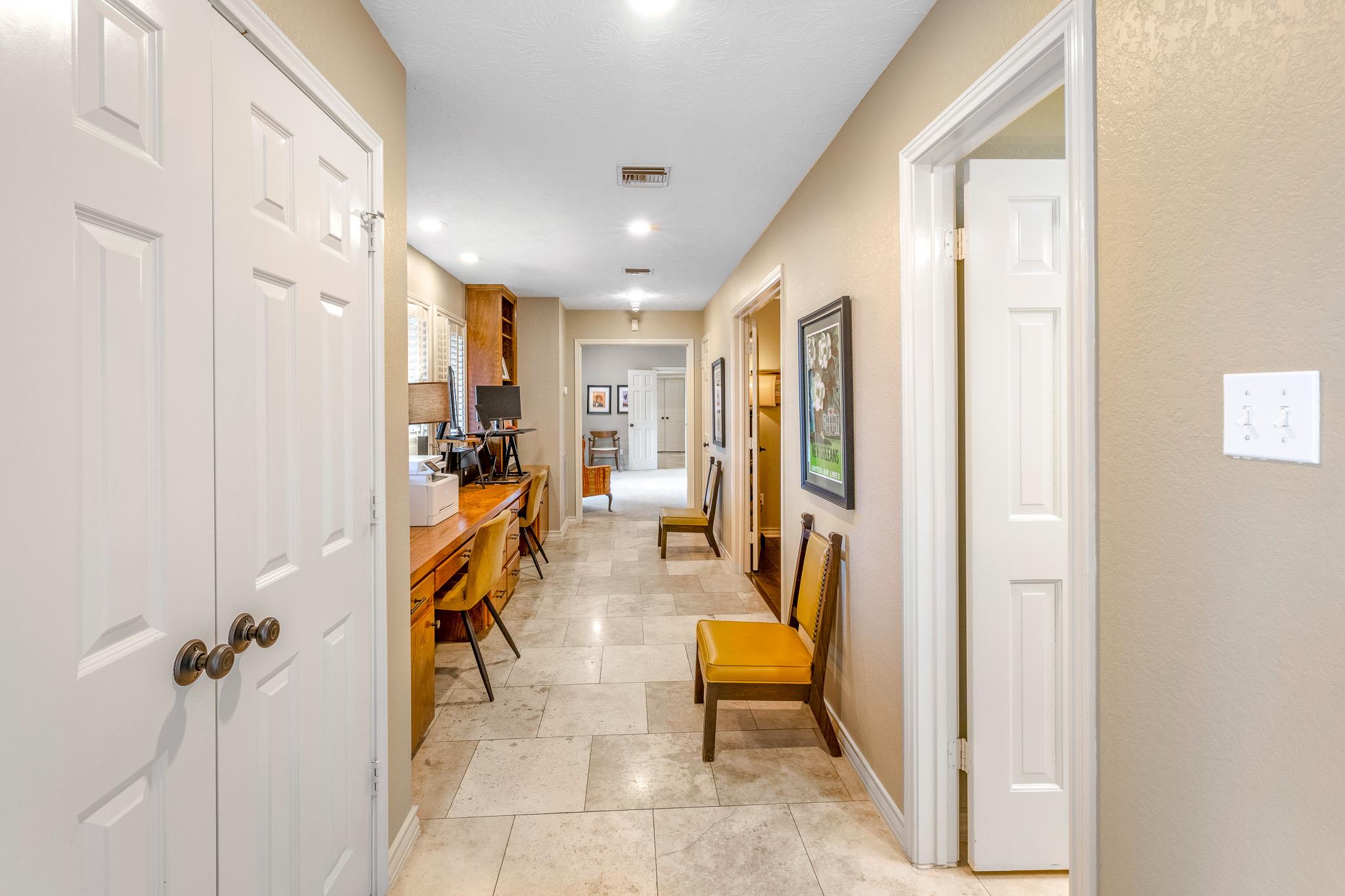 717 Oakland Hills LN