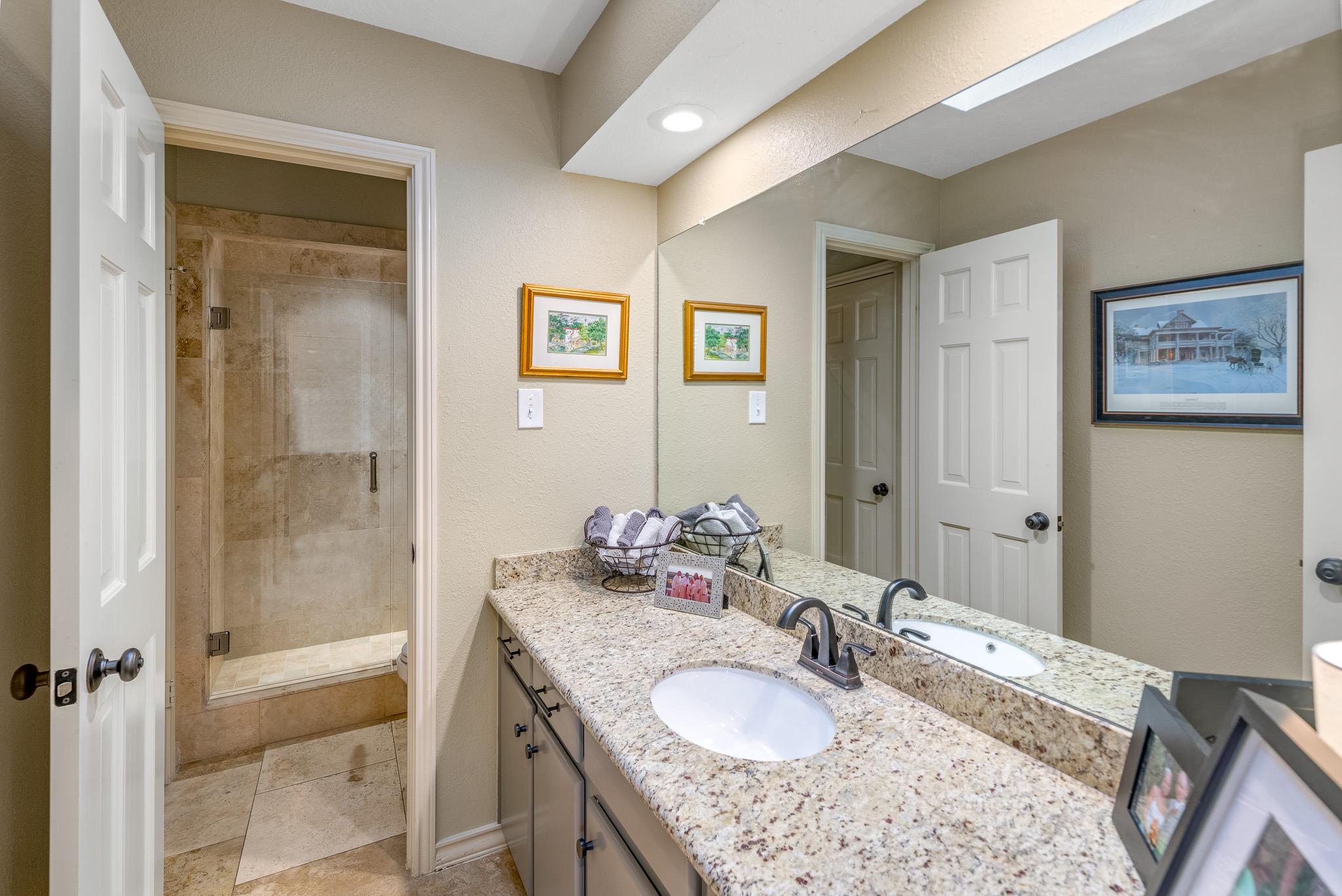 717 Oakland Hills LN