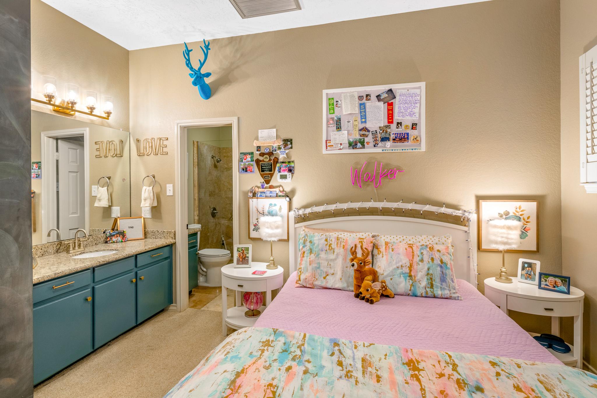 717 Oakland Hills LN