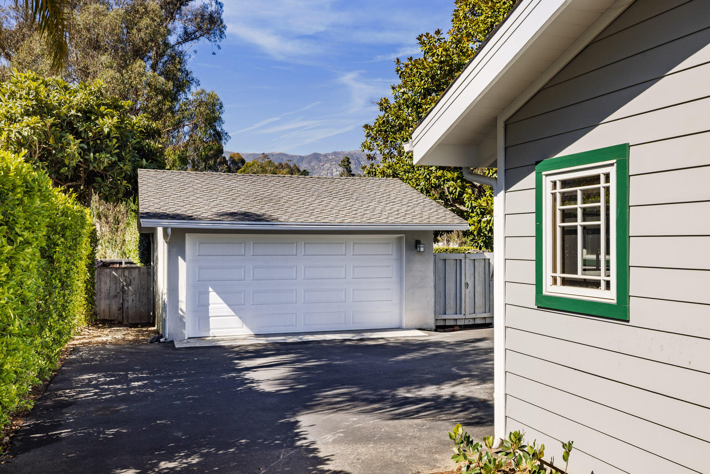 1114 Hill Road