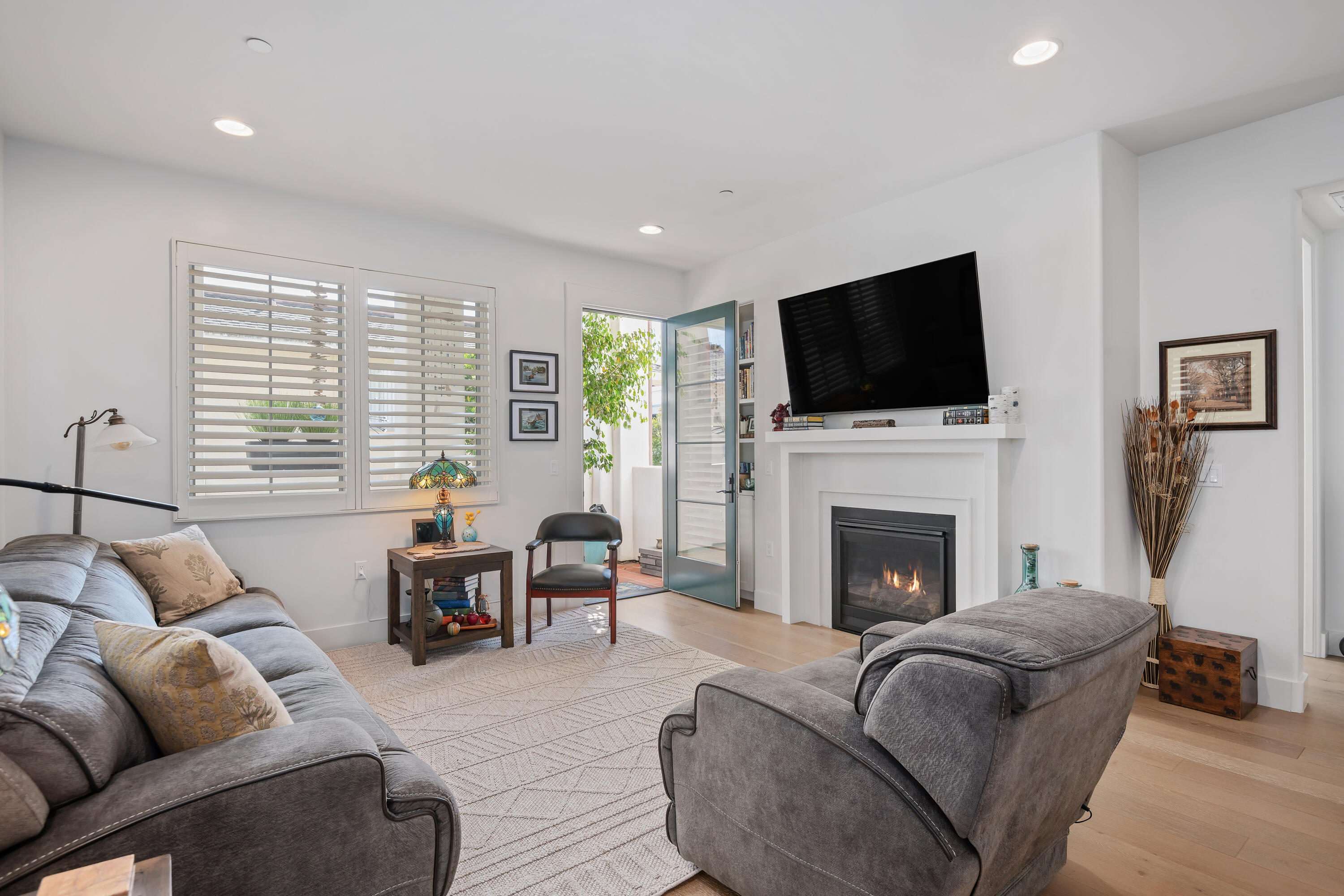 3726 State Street, 203