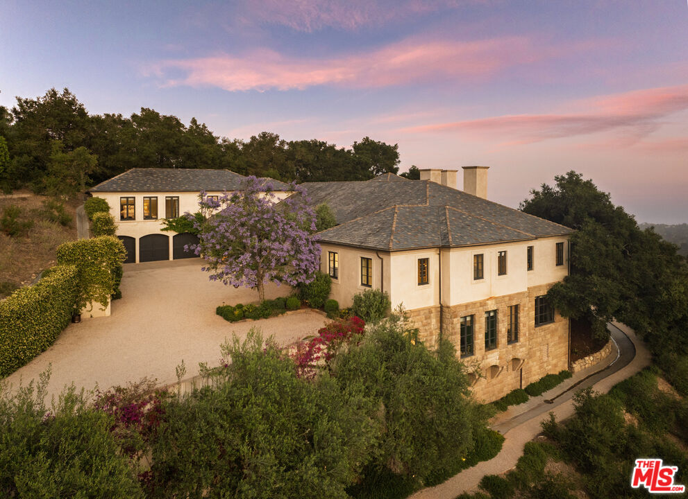 1140 E Mountain Dr