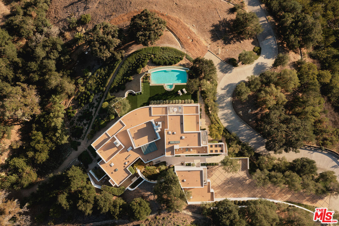 1130 E Mountain Dr