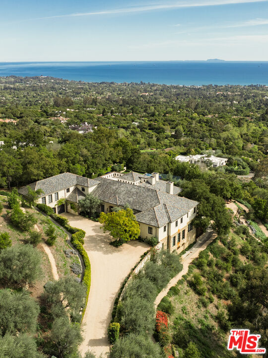 1140 E Mountain Dr