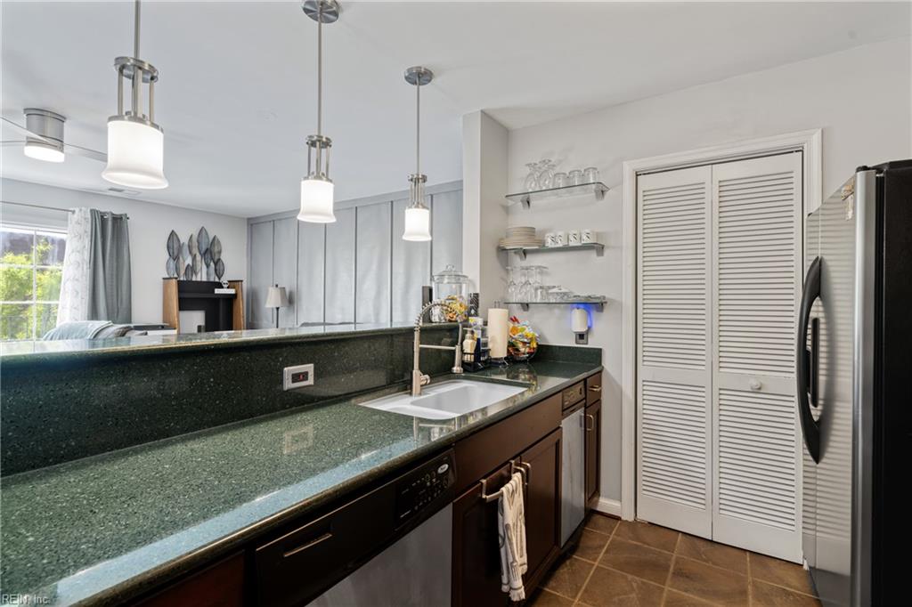 111 High ST 407