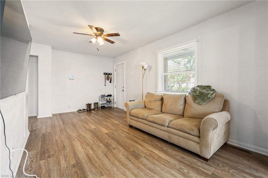 409 E Westmont AVE