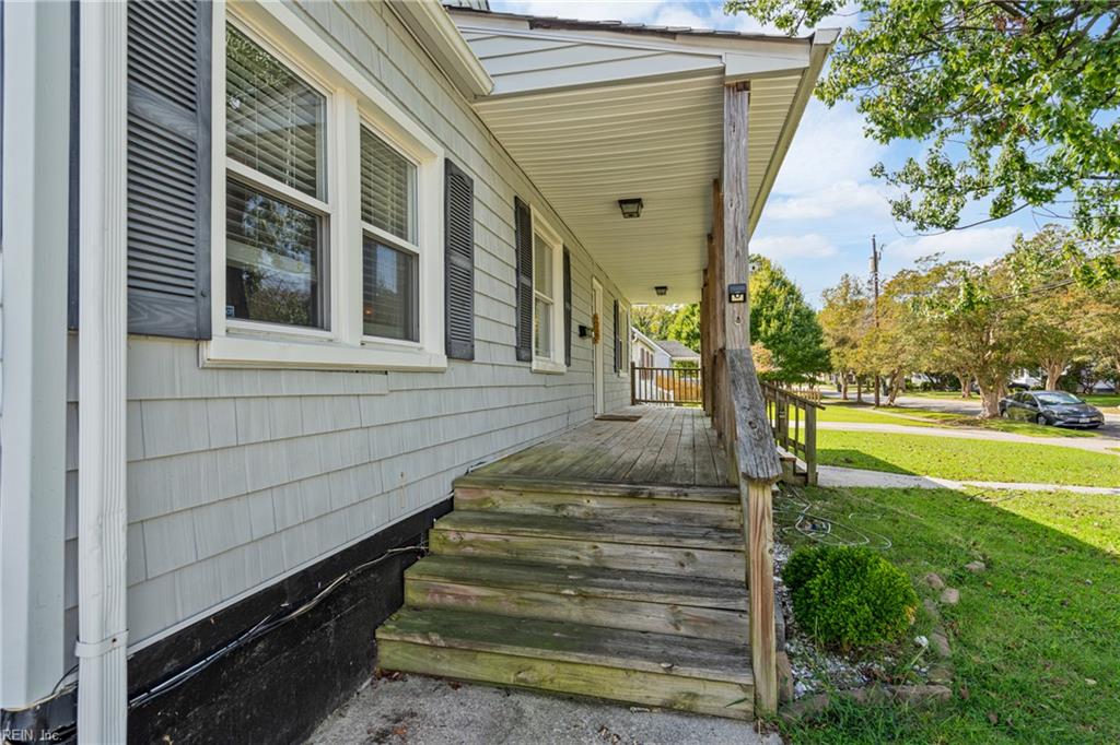 409 E Westmont AVE