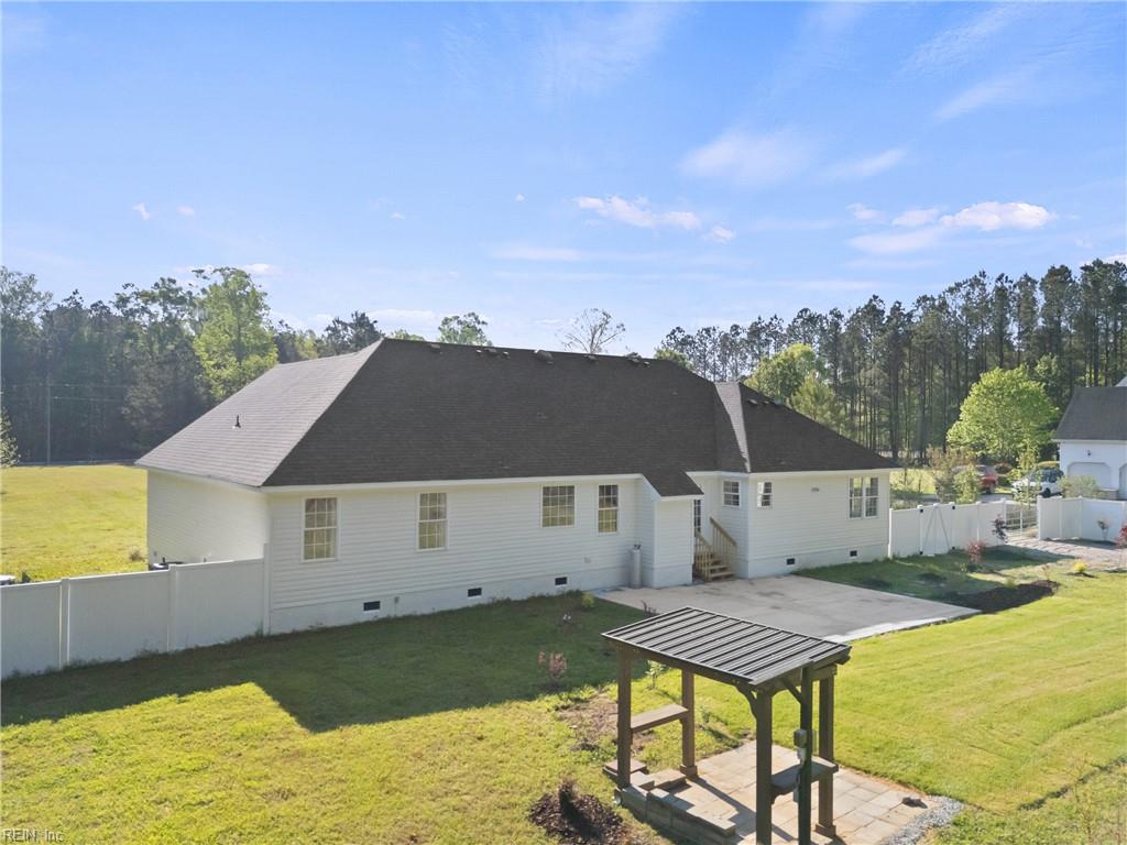 1124 Saint Brides RD W