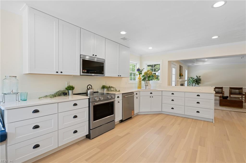 1124 Saint Brides RD W