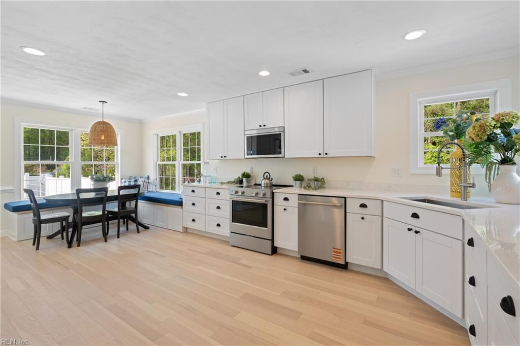 1124 Saint Brides RD W