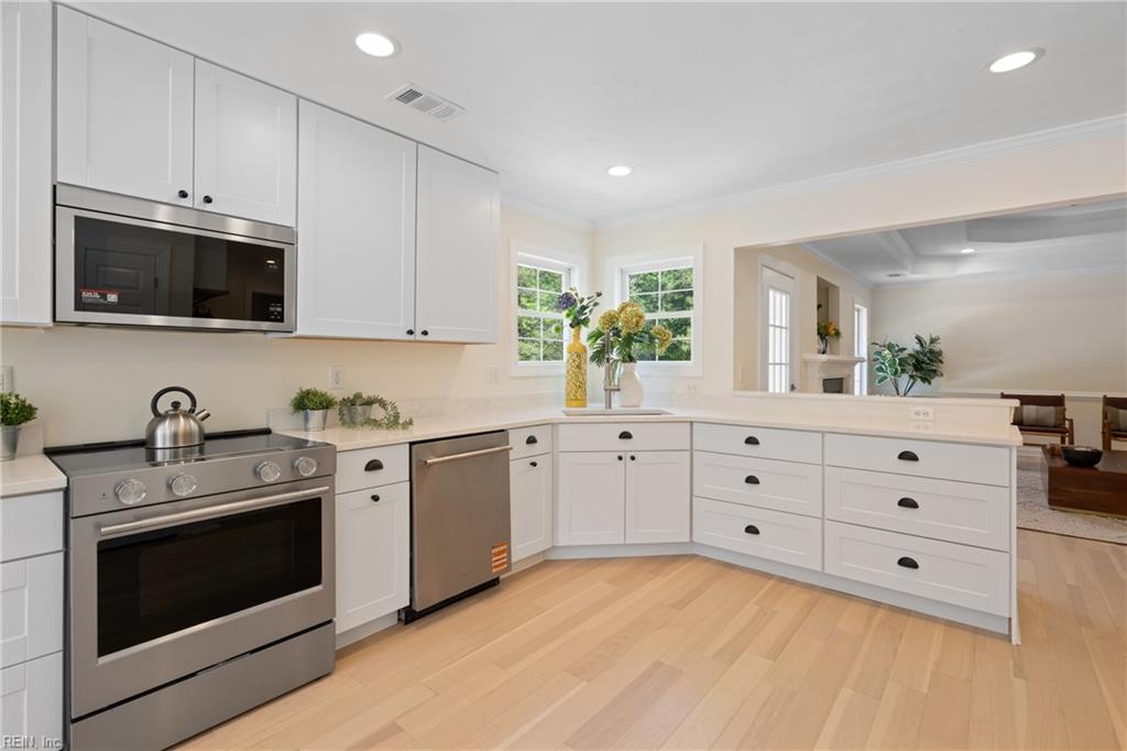 1124 Saint Brides RD W