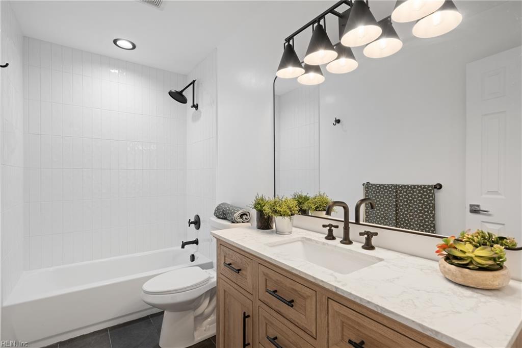 1124 Saint Brides RD W