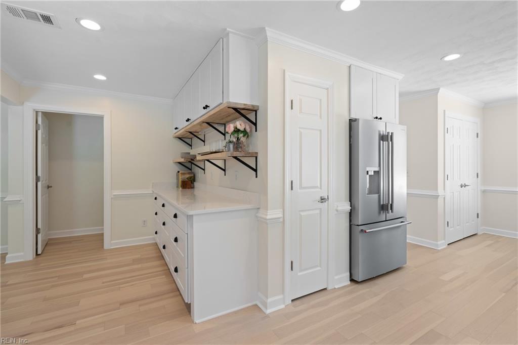 1124 Saint Brides RD W