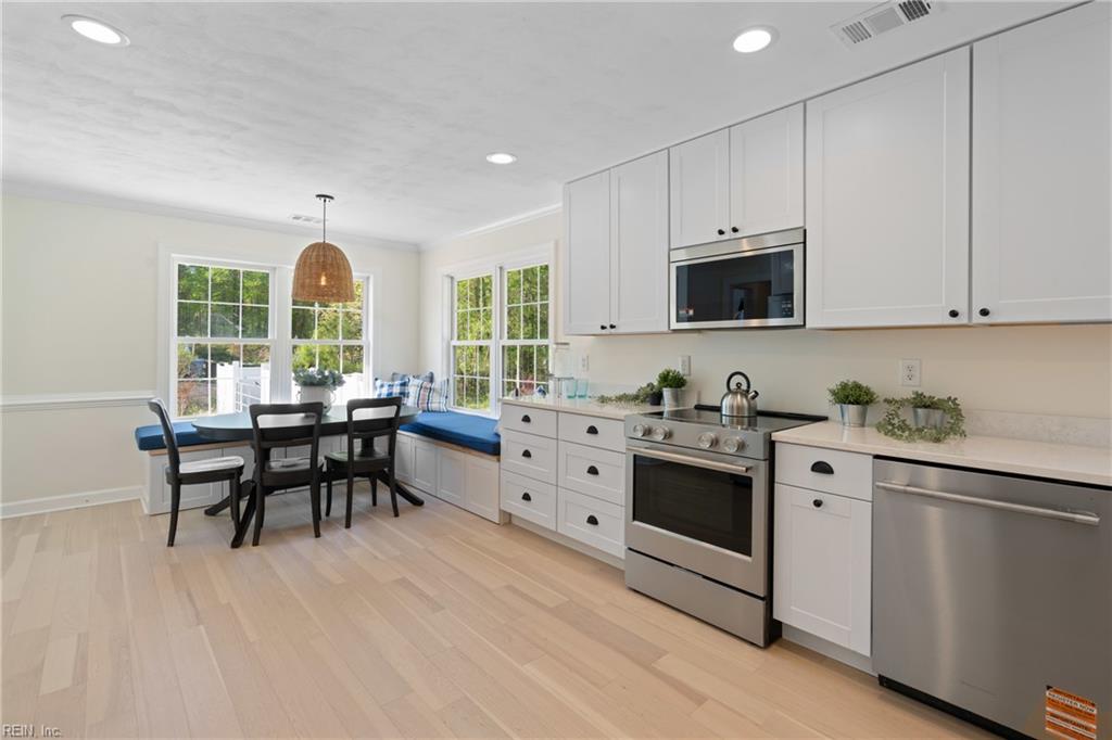 1124 Saint Brides RD W