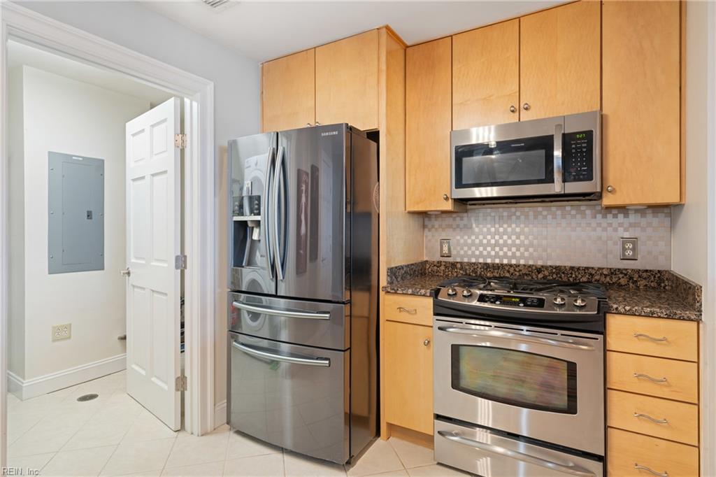 123 College PL 1204