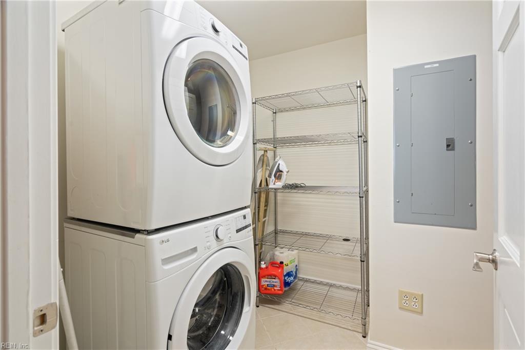 123 College PL 1204