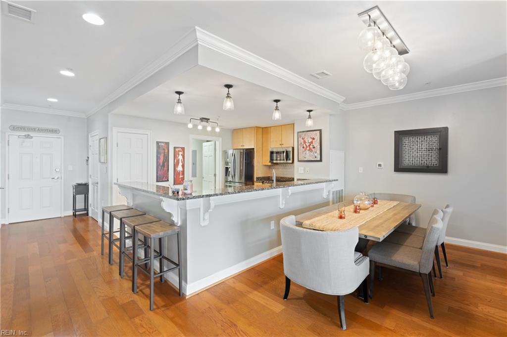 123 College PL 1204