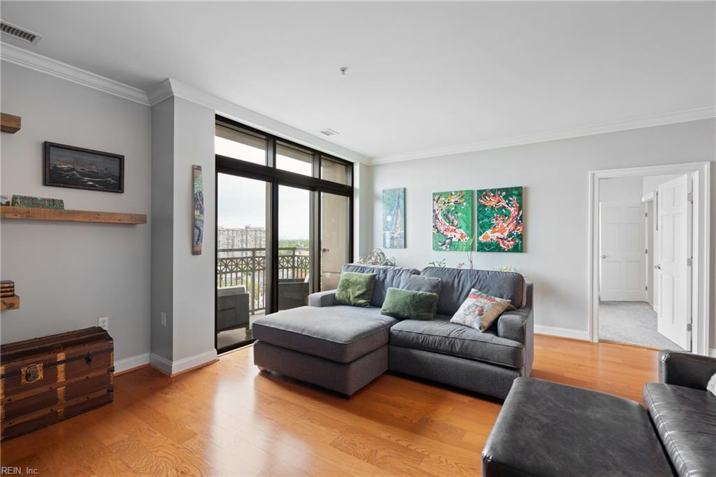 123 College PL 1204