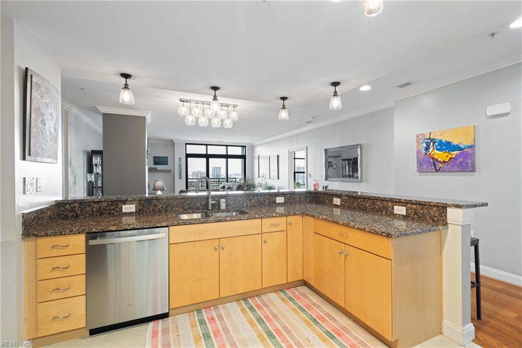 123 College PL 1204
