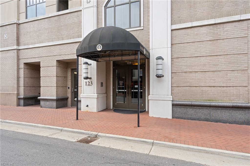 123 College PL 1204