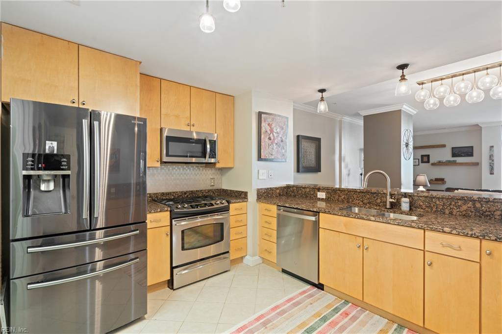 123 College PL 1204