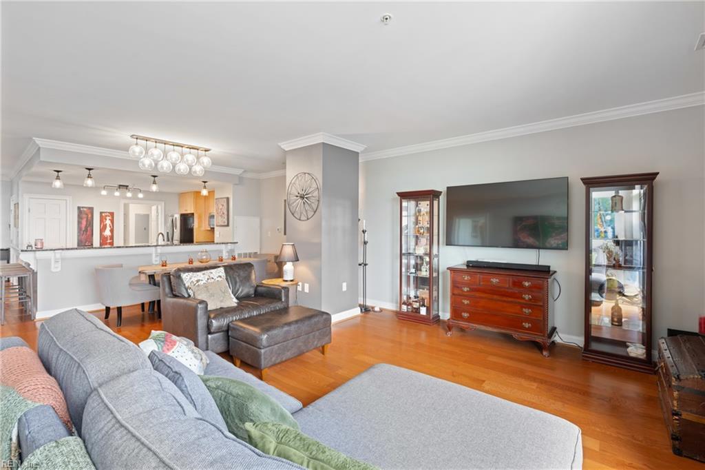 123 College PL 1204
