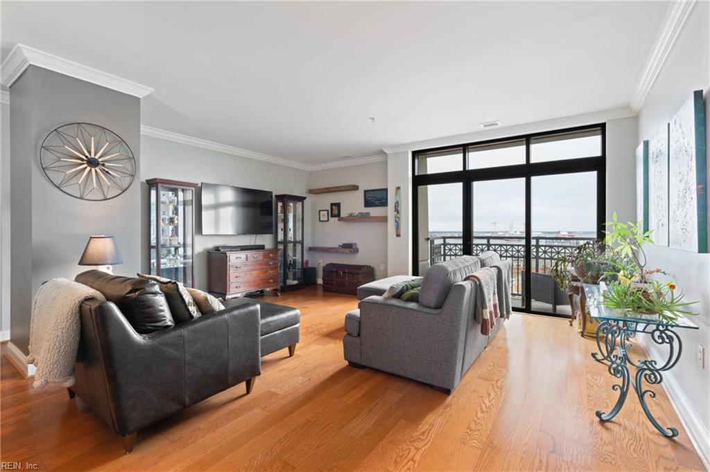 123 College PL 1204