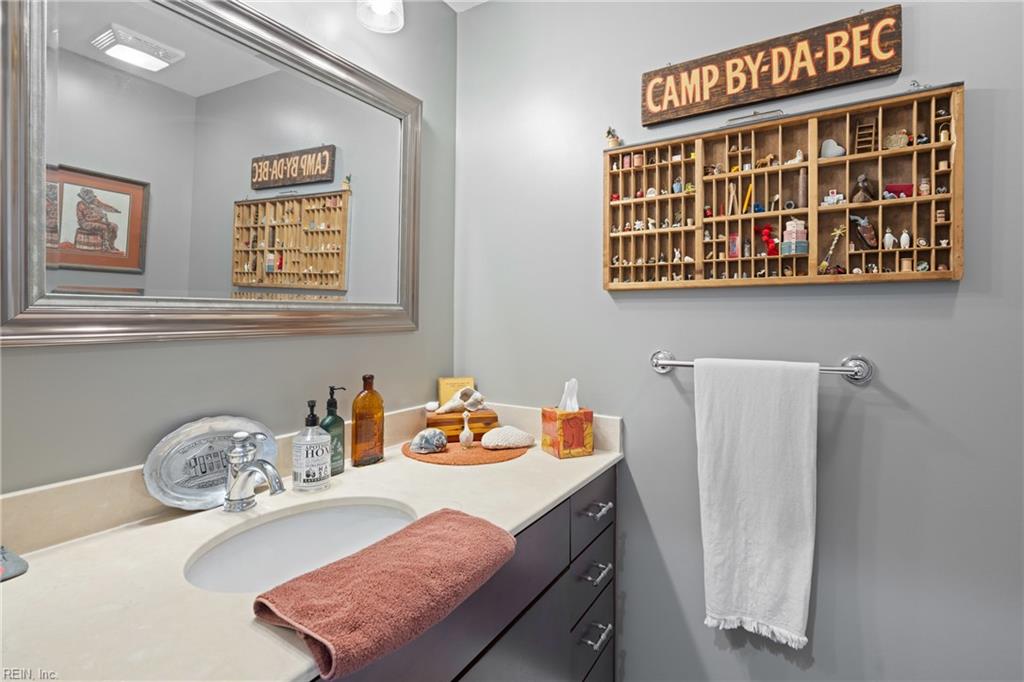 123 College PL 1204