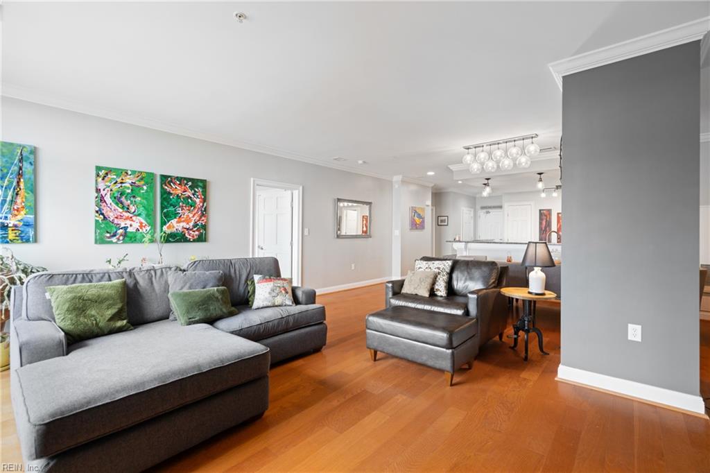 123 College PL 1204