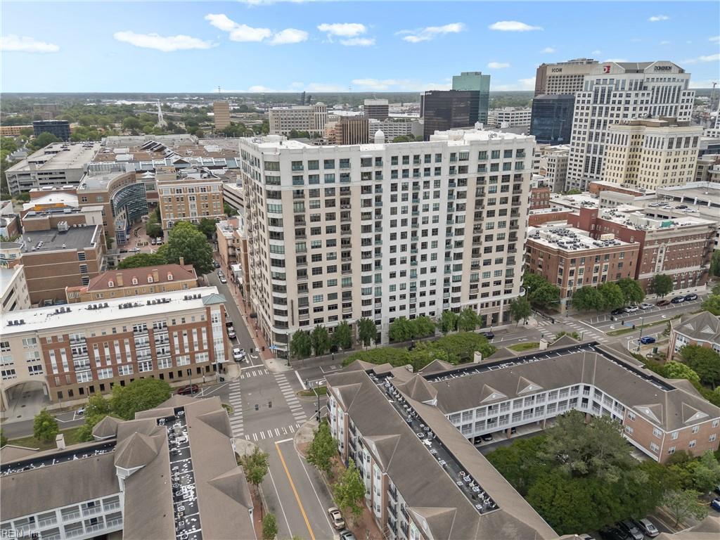 123 College PL 1204