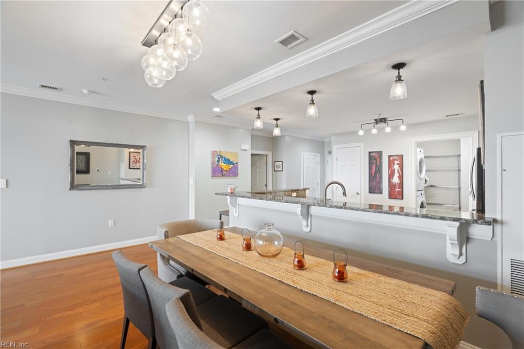 123 College PL 1204