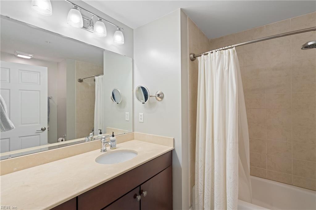 123 College PL 1204
