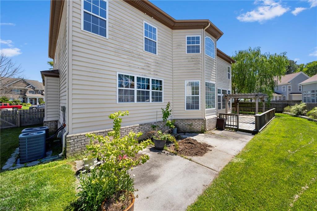 2413 Caitlan Loch LN