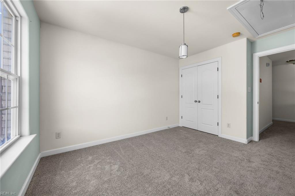 2413 Caitlan Loch LN