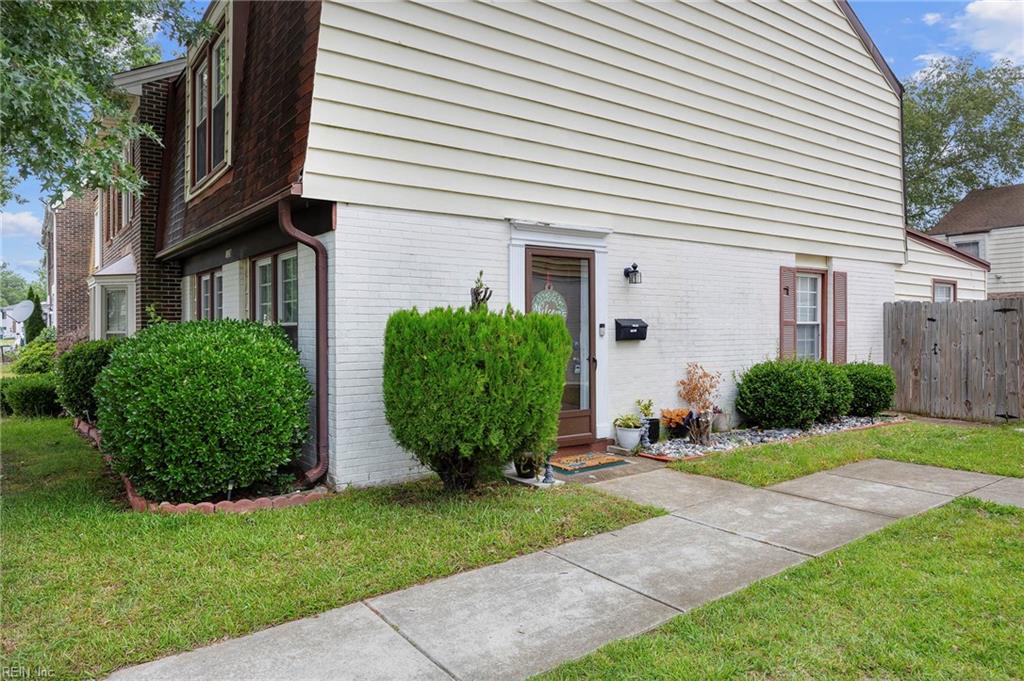 1328 Ruddy Oak CT
