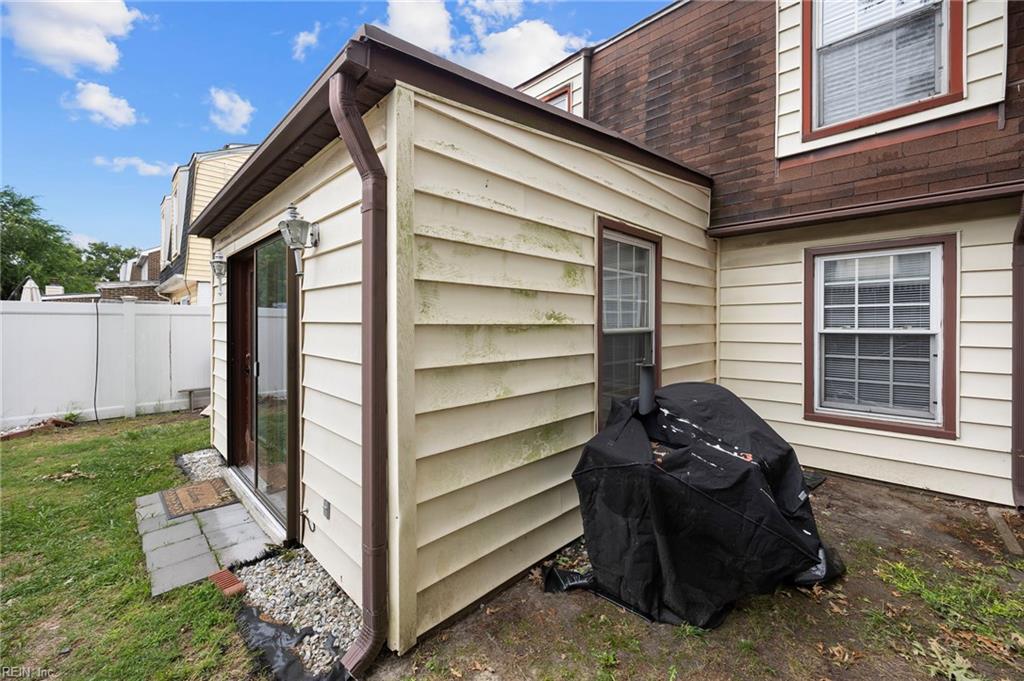 1328 Ruddy Oak CT