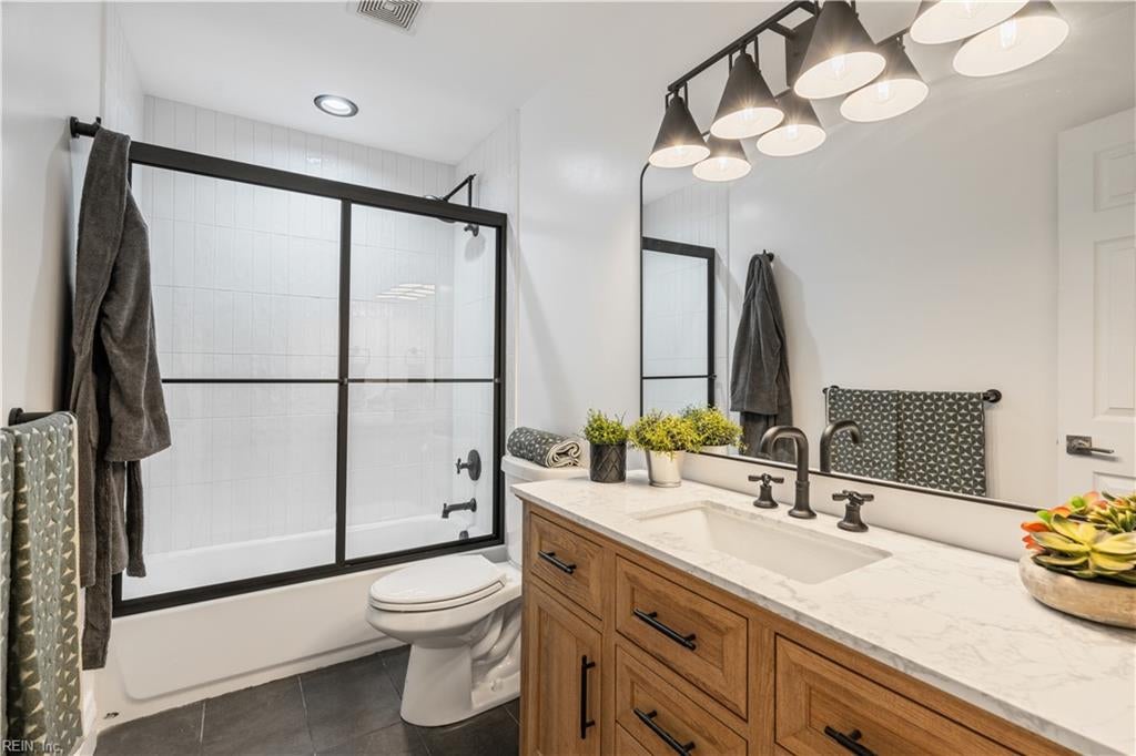 1124 Saint Brides RD W