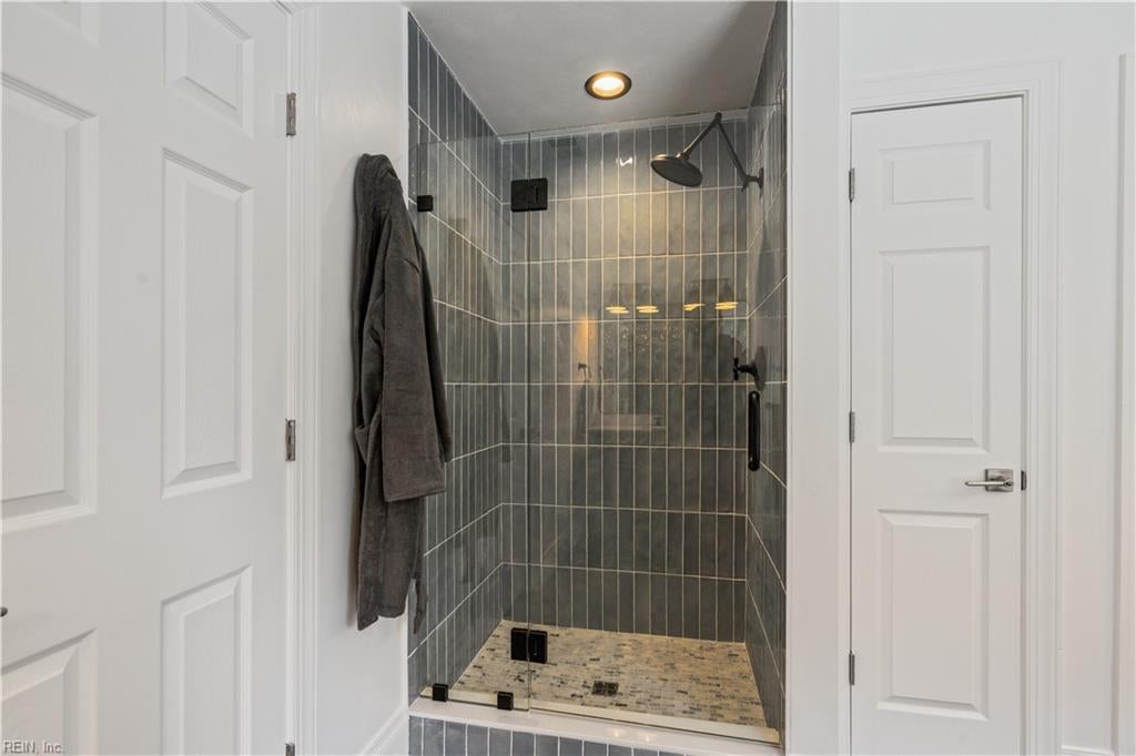 1124 Saint Brides RD W